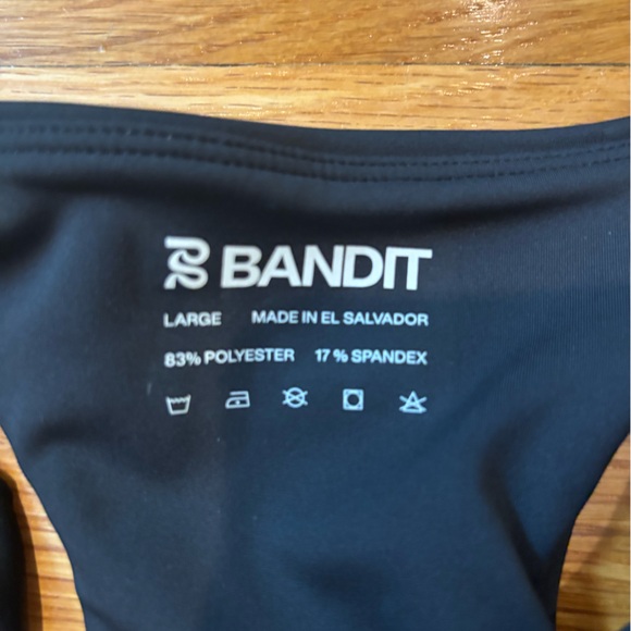 NWT - BLACK - Bandit Scoop Neck Race Crop, large, built in bra - Picture 5 of 7